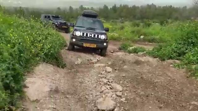 Suzuki Jimny  может много Offroad Jimmy Vs Toyota FJ Cruiser