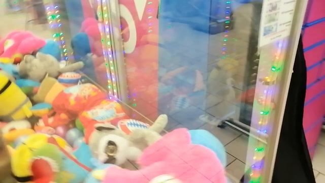 Играю в автомат-хватайку и рассказываю про свой телеграмм канал!!! Борюсь за крутого енота! смотреть онлайн