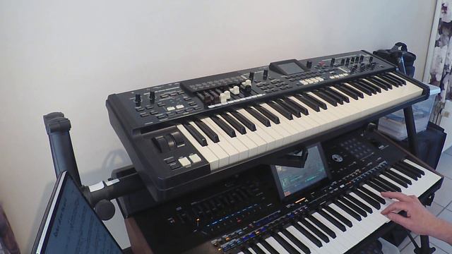 Rockin' all over the world - Korg Pa5X cover смотреть онлайн