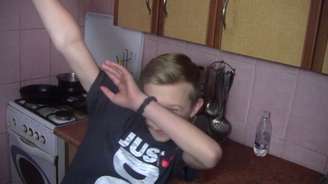БУТЫЛКА ВОДЫ ЧЕЛЛЕНДЖ XXL -||- BOTTLE FLIP CHALLENGE XXL смотреть онлайн