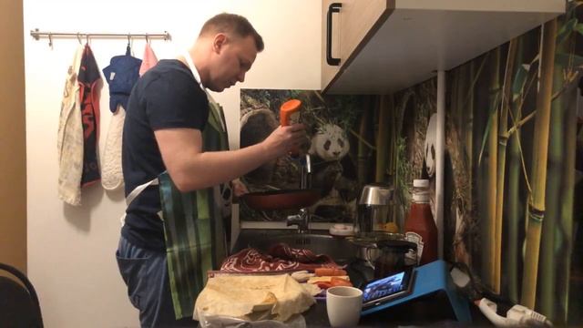 Кулинарный IRL стрим - готовим Сетзер шаверму. смотреть онлайн