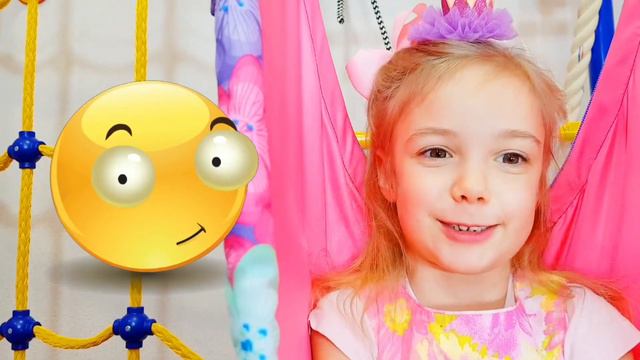 Алисе нравится играть и повторять Эмоджики смотреть онлайн