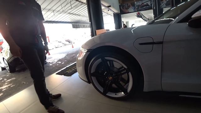 O CARA RISCOU A MINHA PORSCHE COM UMA ESCOVA DE AÇO! смотреть онлайн