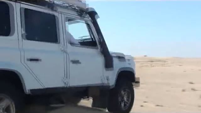 Defender desert jump смотреть онлайн