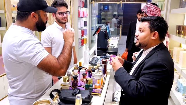 Madina Life | Gifts 🎁 for Parents ❤️ | Discounts on Perfumes 😍 | Madinah Sweets смотреть онлайн