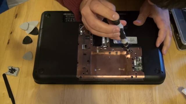 HP Pavillion G6, change CMOS battery. смотреть онлайн
