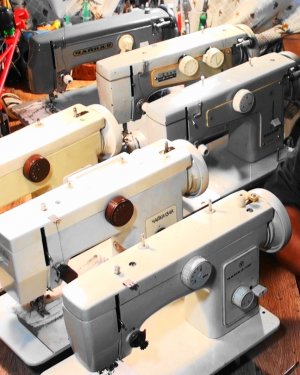 Швейные машины из 70-х-80-х. Чайка-3 и Подольск-142..mp4