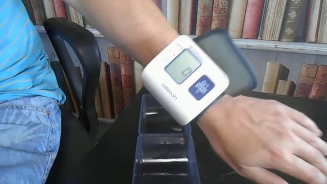 Тонометр на запястье как правильно измерять давление смотреть онлайн