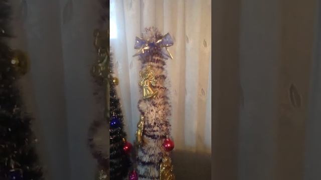 Елка из новогодней мишуры. смотреть онлайн