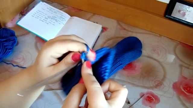 Вязание спицами Варежки-Коса с ажурным элементом.