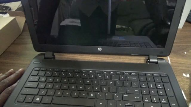 HP 15-F211WM 15.6-Inch Touchscreen Laptop: UNBOXING смотреть онлайн
