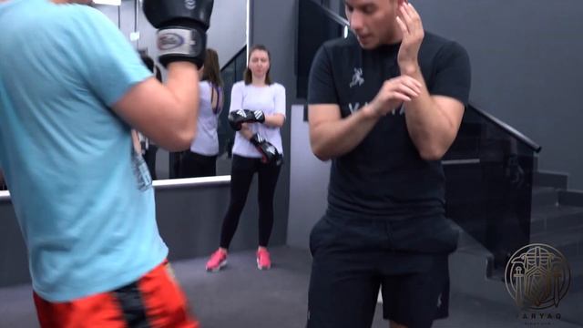 "Бэкфист" через обманное действие | Тайский бокс в Varyag Fight Gym смотреть онлайн