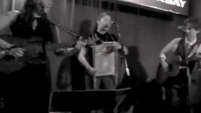 The Roulette Sisters "Shake That Thing" смотреть онлайн