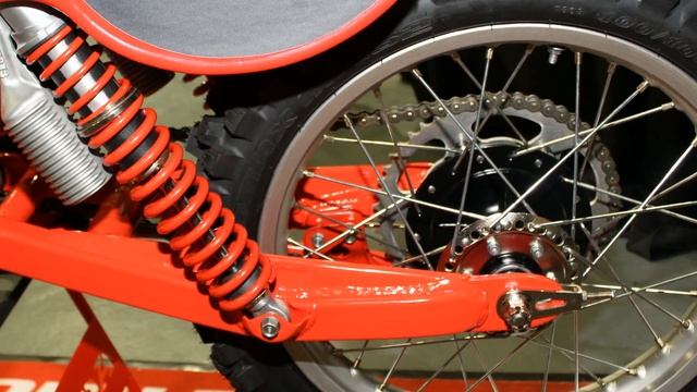 Classic Dirt Bikes "1980 Honda CR125R Elsinore" смотреть онлайн