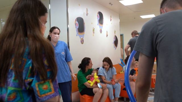 Даже самому сильному человеку иногда нужен тот, кто обнимет и скажет: «Всё будет хорошо!» смотреть онлайн