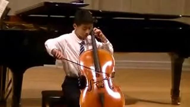 Ellis plays Mazurka in g minor by David Popper смотреть онлайн