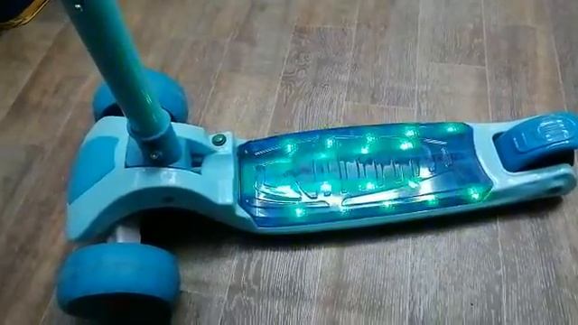 Самокат складной Телескопическая ручка Свет Звук смотреть онлайн