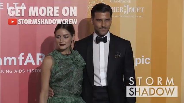 Olivia Palermo and Johannes Huebl on the red carpet for the amfAR Milan Fashion Week Gala in Milan смотреть онлайн