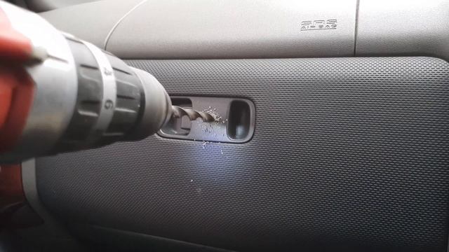 How To Unlock a Faulty Glove Box On a Mitsubishi Shogun / Pajero / Montero смотреть онлайн