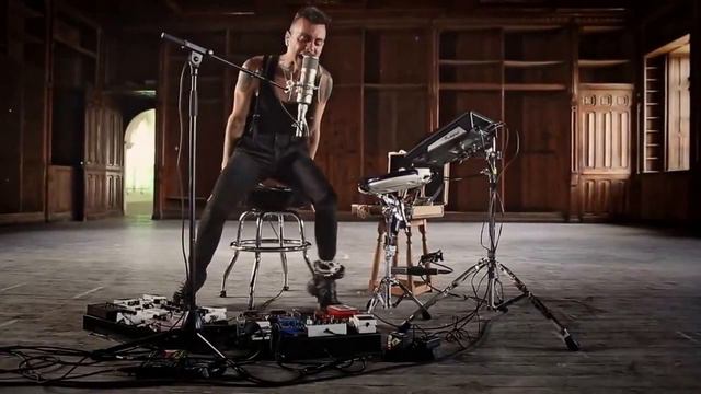 Asaf Avidan «Her Lies». ("её ложь") смотреть онлайн
