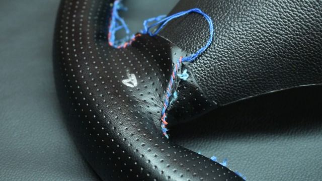 Очень странная «перетяжка» руля. Часть 1. Двусторонний скотч и другие лайфхаки. смотреть онлайн