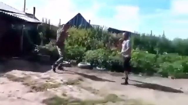 Серёга с вертушки вырубил женщину смотреть онлайн