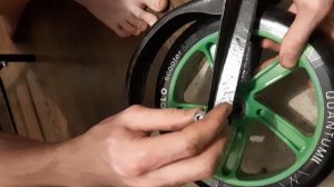 как поменять колесо у самоката, подшипники у самоката