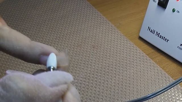 СНИМАЕМ ГЕЛЬ-ЛАК ФРЕЗОЙ САМА СЕБЕ И ДЕЛАЕМ АППАРАТНЫЙ МАНИКЮР ДОМА смотреть онлайн