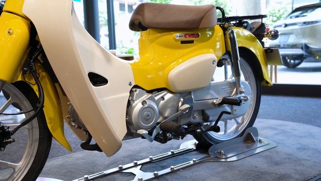 ( 4K ) Honda Super Cub 110 : Yellow
