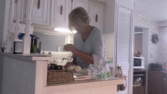 Bake With Me Grandma’s Sour Cream and Apple Pie смотреть онлайн