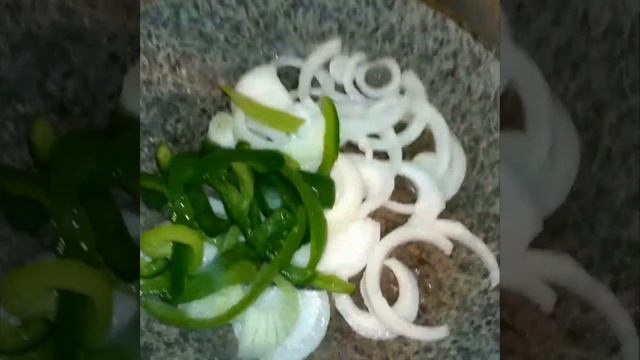 Фрикасе: куриная грудка с болгарским перцем в соусе смотреть онлайн