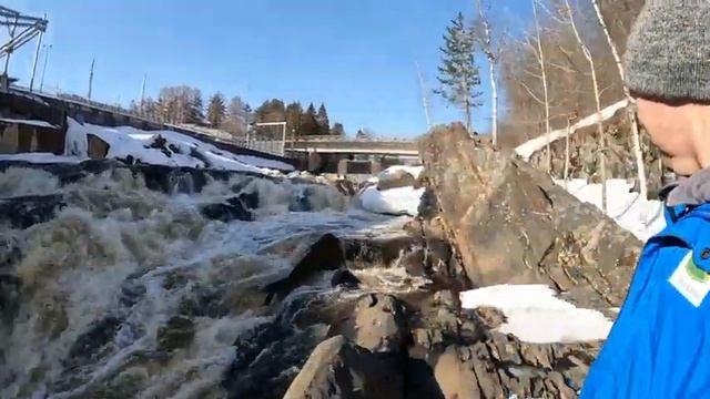 Водопад у платины в деревне Ляскеля апрель 2023 смотреть онлайн