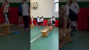 Интересный урок физкультуры в начальной школе.