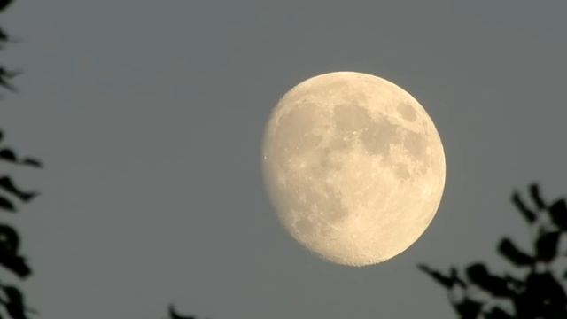 Луна крупным планом смотреть онлайн