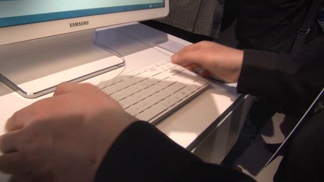 Samsung flashes some pearly whites with its ATIV One 7 all-in-one at CES 2014 смотреть онлайн