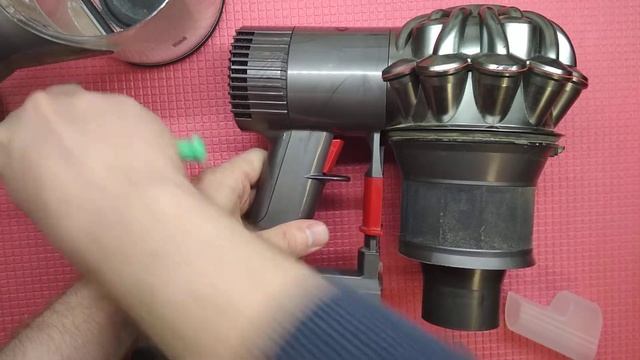 Замена аккумулятора на пылесосе Dyson DC62/V6 смотреть онлайн