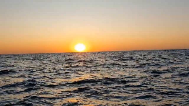 Рассвет на яхте в Черном море смотреть онлайн