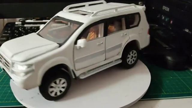 Модель TOYOTA LAND CRUISER ,1:17 Ручная работа. смотреть онлайн