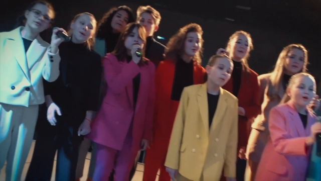 Хор Эстрадной студии "Выше радуги" - Overjoyed смотреть онлайн