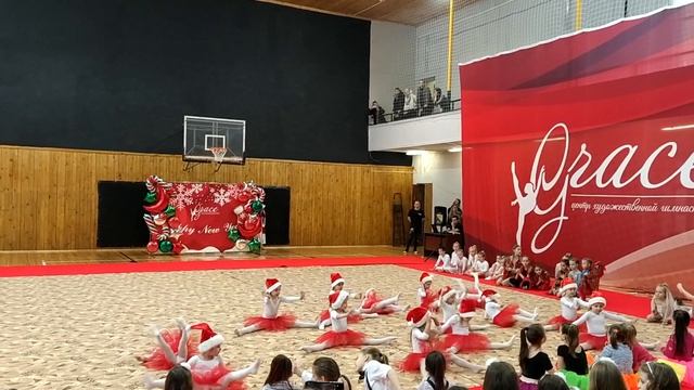 новогодний танец смотреть онлайн