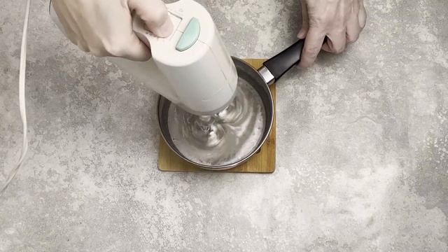 КАК ПРИГОТОВИТЬ САХАРНУЮ ГЛАЗУРЬ С ЖЕЛАТИНОМ ДЛЯ КУЛИЧА? Белая, без яиц, не крошится! смотреть онлайн