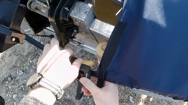 Лодка 390,распаковка и спуск на воду с лодочного прицепа... смотреть онлайн