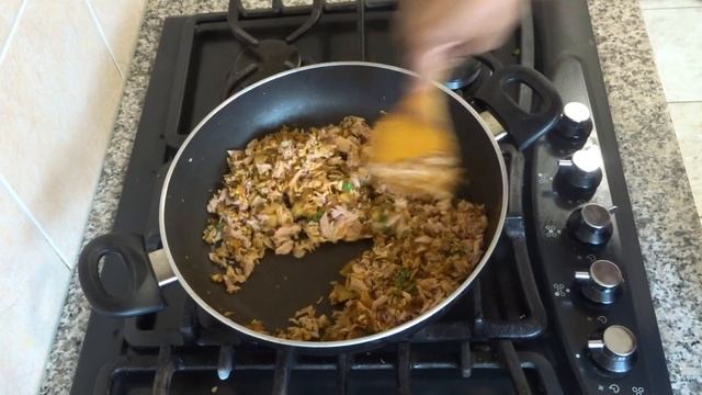 இலங்கை முறையில் Sri lankan Style Fish Bun (Malu Paan): Theepa's Cooking Lifestyle смотреть онлайн