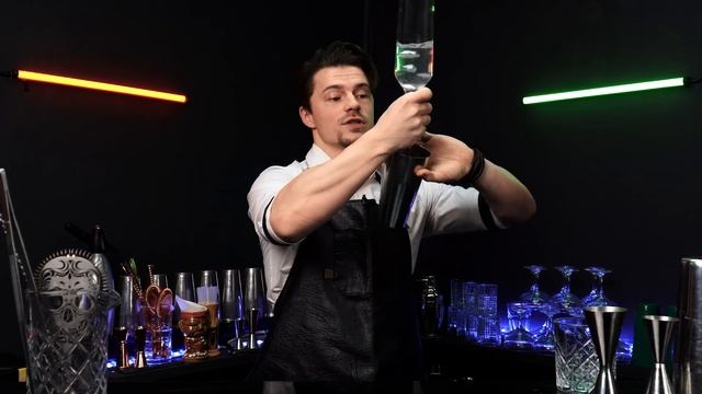 Топ 13 крутых наливов + СЕКРЕТ ФОКУСА | Top 13 pours liquid bar tricks смотреть онлайн
