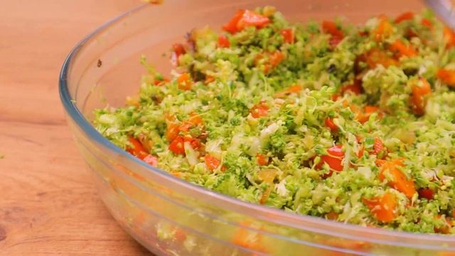 Ich Reibe Nur Brokkoli! Meine Ganze Familie Bittet Mich Immer Wieder, Dieses Rezept Zu Machen!