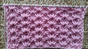 Великолепный узор спицами.