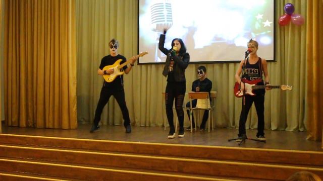 Школьный фестиваль, рок-песня, 8 А класс смотреть онлайн