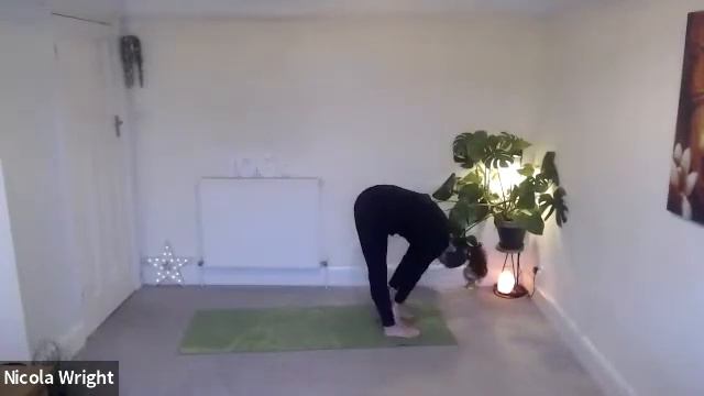 Free Yoga on Fridays with Nicola No. 12 - Chair Challenge смотреть онлайн