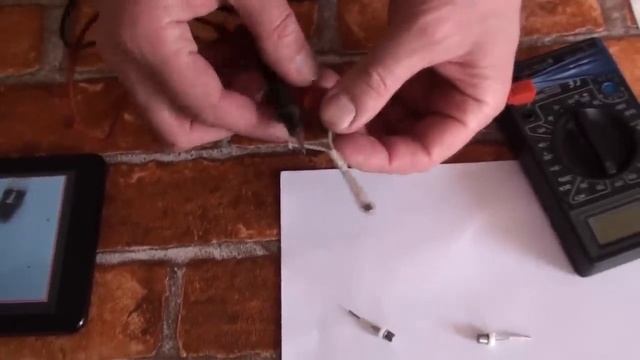 Поиск скрытой проводки. Простейший детектор скрытой проводки.