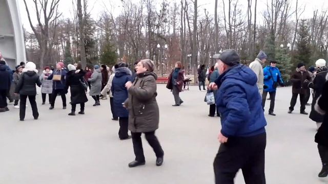 Я ТЕПЕР КРУТИЙ ЧУВАК, МАЮ ЧОРНИЙ КАДІЛАК!??/ТАНЦЫ В ПАРКЕ ГОРЬКОГО ХАРЬКОВ МАРТ 2021 смотреть онлайн